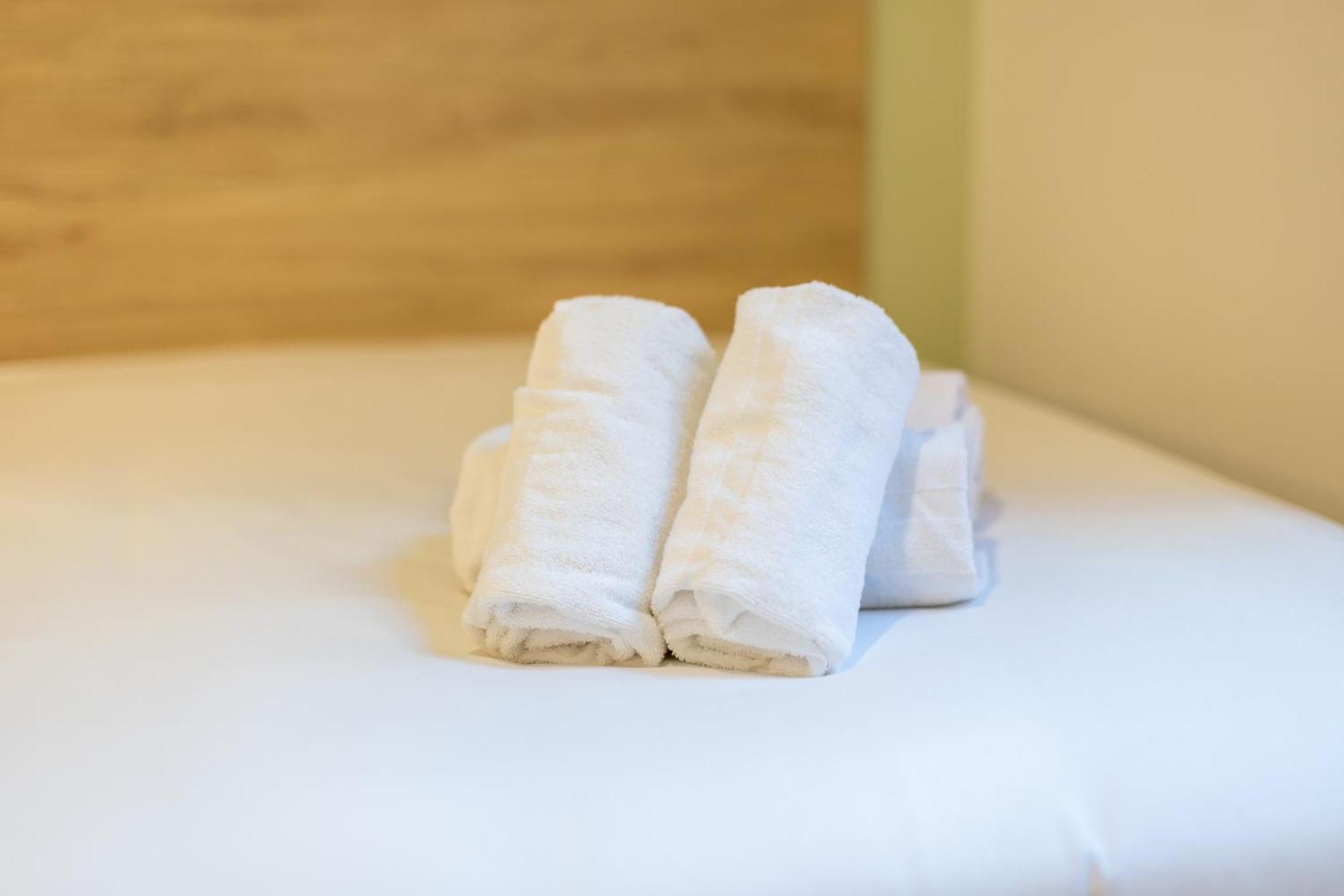 Hotel Nido Malvarrosa Valencia Room photo